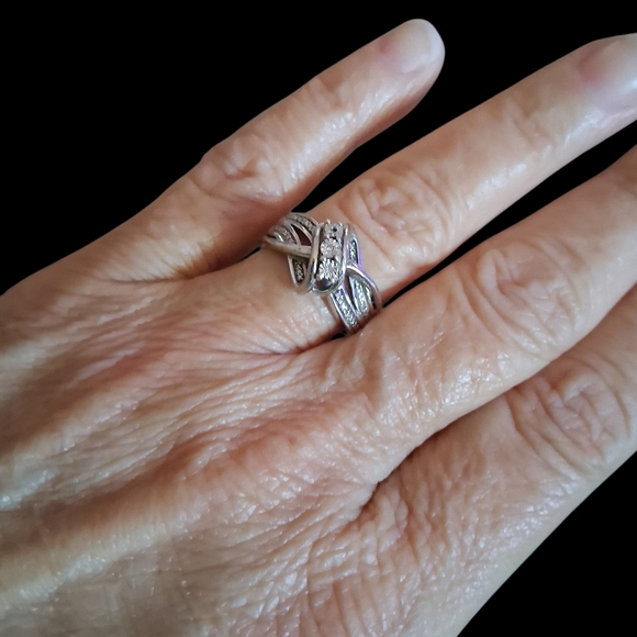 Kay Jewelers Jewelry - Kay Jewelers Silver Twisted Band Ring